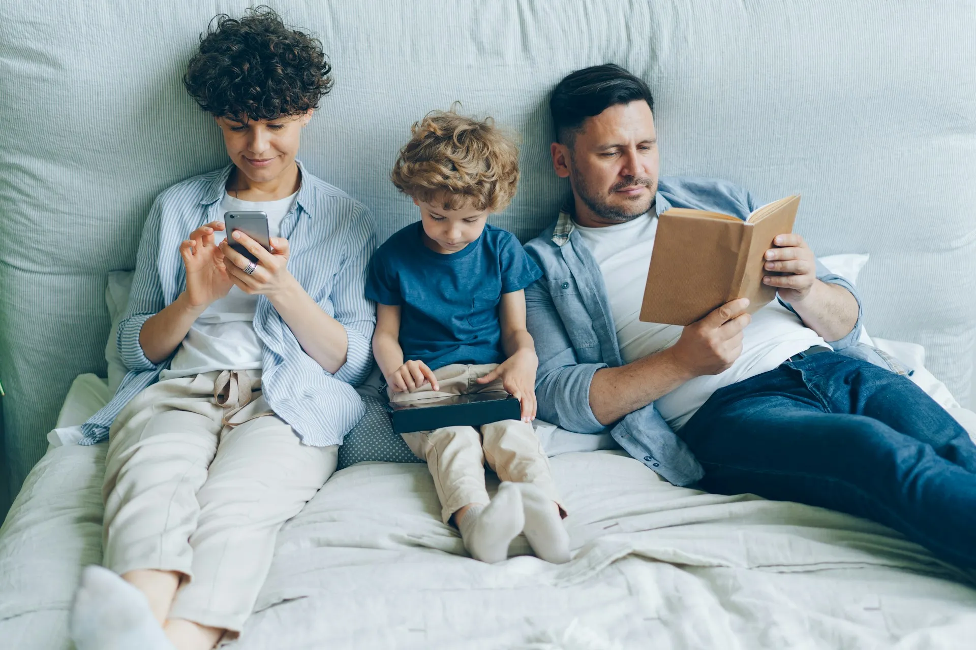 Parenting in the AI era: reading instead of screen time